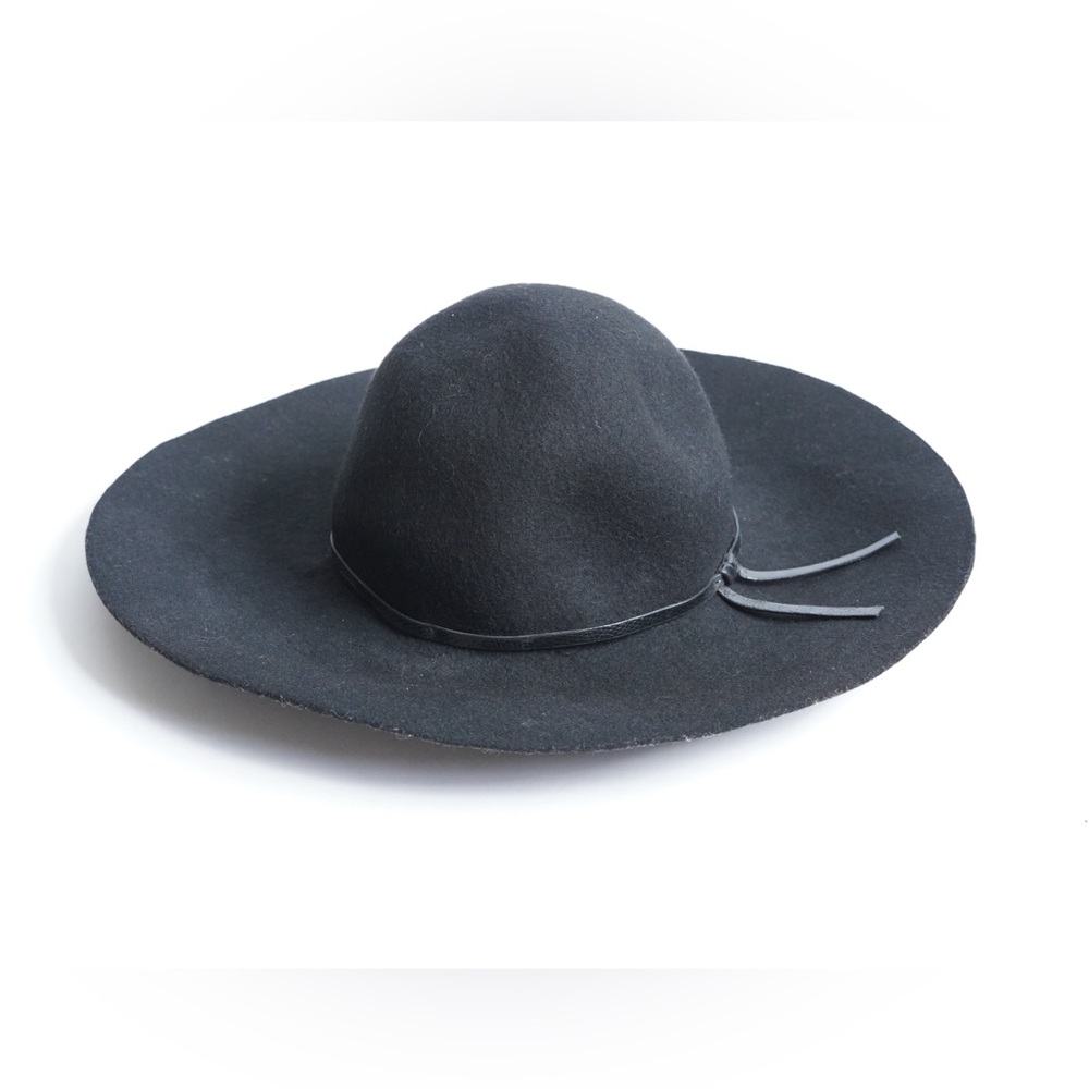Elegant Black Wide-Brim Hat